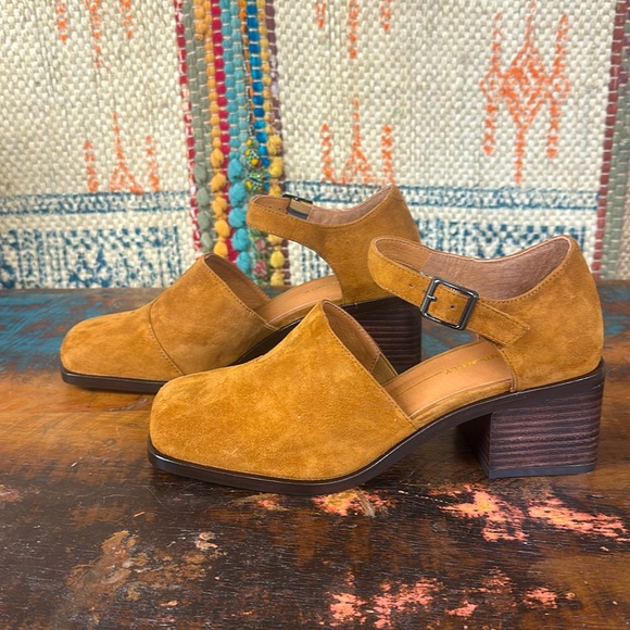 Trendy “Marty Shoes” by INTENTIONALLY BLANK. New in box. - Picture 6 of 8